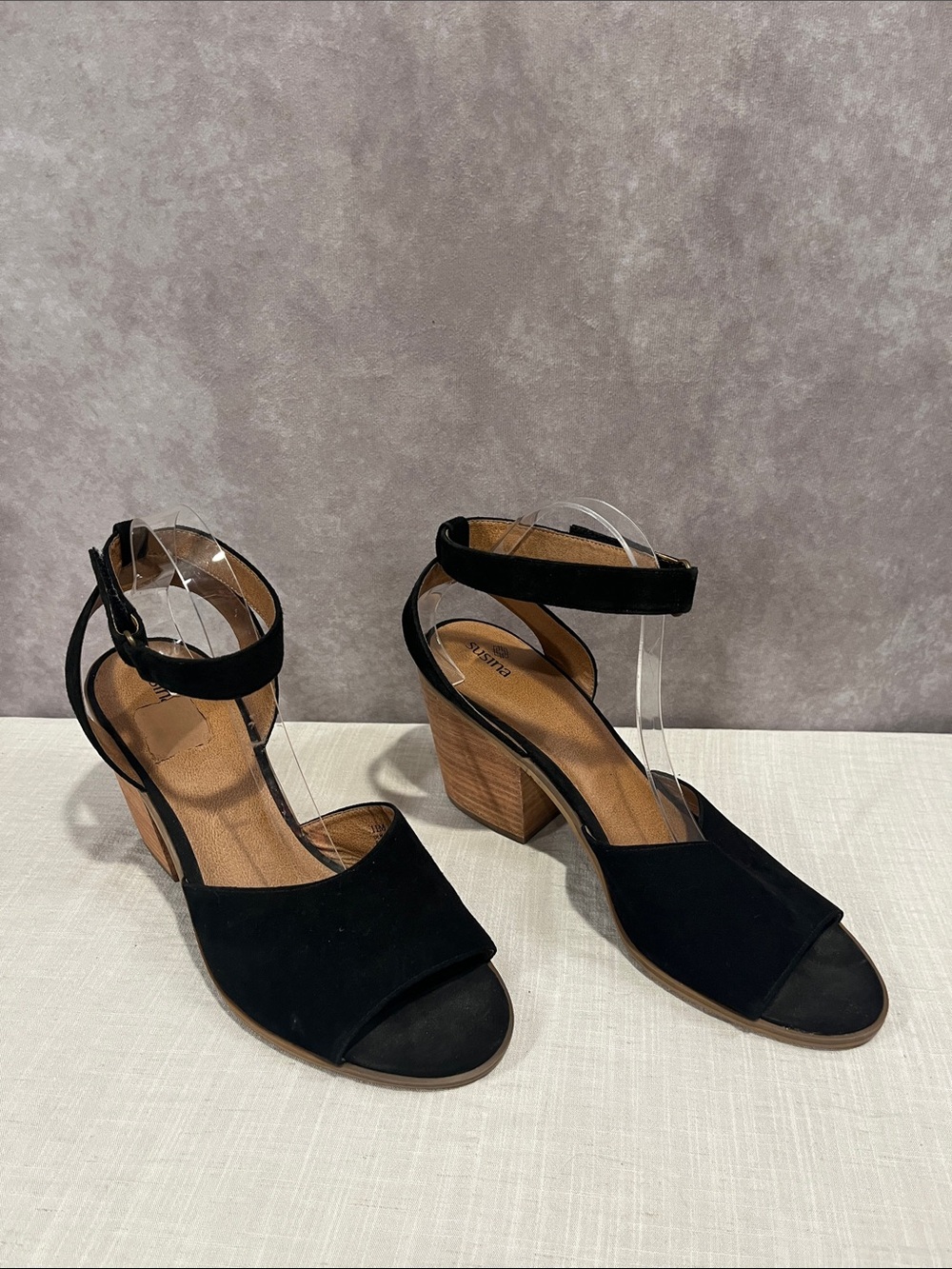 Susina Black Ankle-Strap Block Heel Sandals size 11